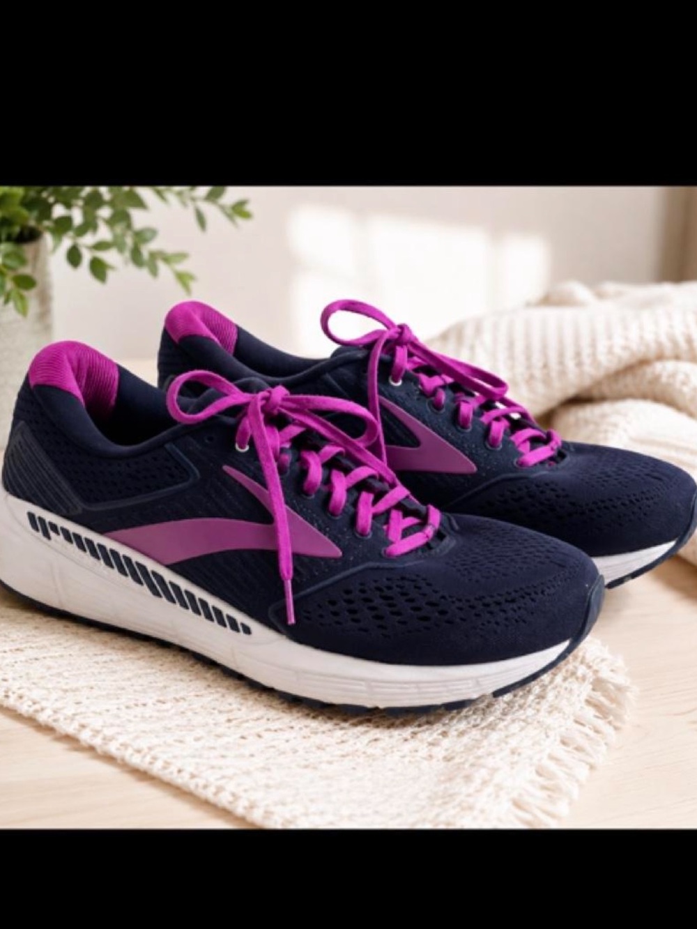 Brooks Ariel ’20 Women’s Running Shoes – Size 12 Extra Wide 2E – Navy/Purple